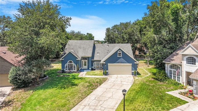 7838 Rollingridge Ct, Orlando, FL 32835 - view of front of house with stucco siding, a front yard, driveway, and a shingled roof
