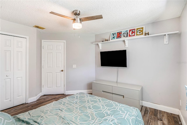 7838 Rollingridge Ct, Orlando, FL 32835 - bedroom with wood finished floors, baseboards, a textured ceiling, ceiling fan, and a closet