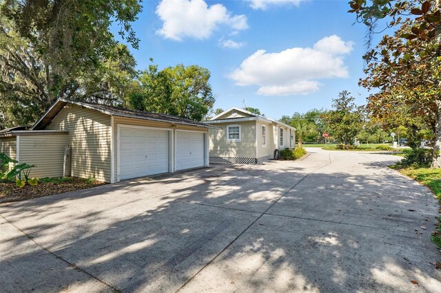 205 S Highland Ave, Apopka, FL 32703 - view of front of house featuring an outdoor structure and a detached garage