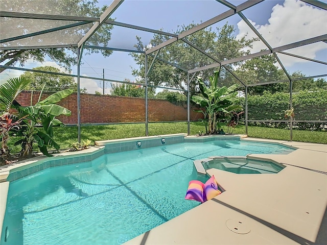 3213 Kentshire Blvd, Ocoee, FL 34761 - view of pool featuring a fenced backyard, a pool with connected hot tub, and glass enclosure