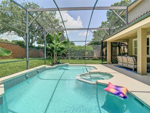 3213 Kentshire Blvd, Ocoee, FL 34761 - view of pool featuring a pool with connected hot tub, a patio area, and a lanai