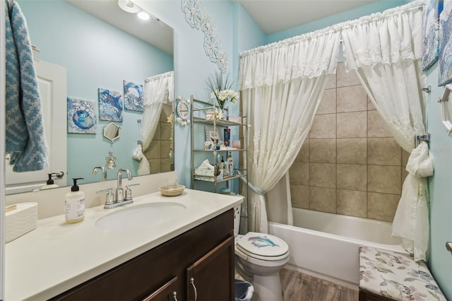 2941 Marlberry Ln, Clermont, FL 34714 - bathroom featuring vanity, shower / tub combo with curtain, and wood finished floors
