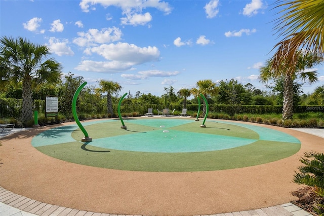 2941 Marlberry Ln, Clermont, FL 34714 - surrounding community featuring a putting area