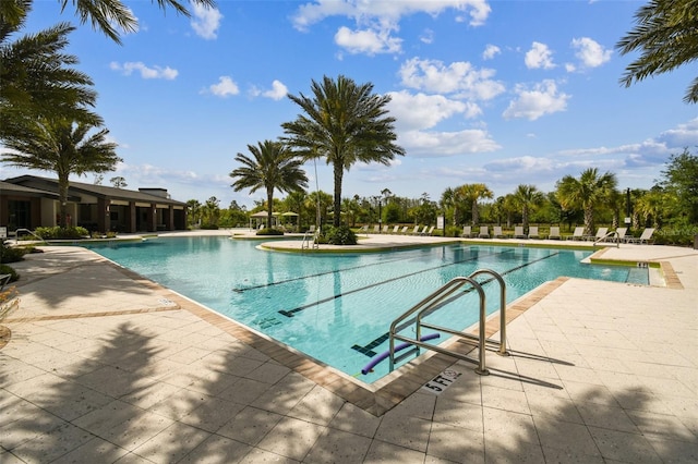 2941 Marlberry Ln, Clermont, FL 34714 - community pool with a patio