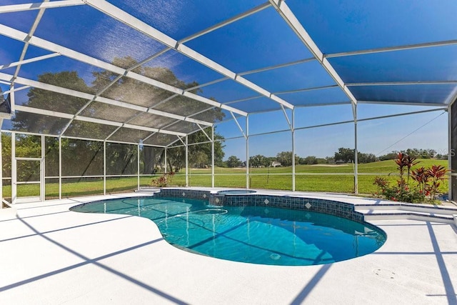 5913 Masters Blvd, Orlando, FL 32819 - view of swimming pool with a patio area, a pool with connected hot tub, a lanai, and a yard