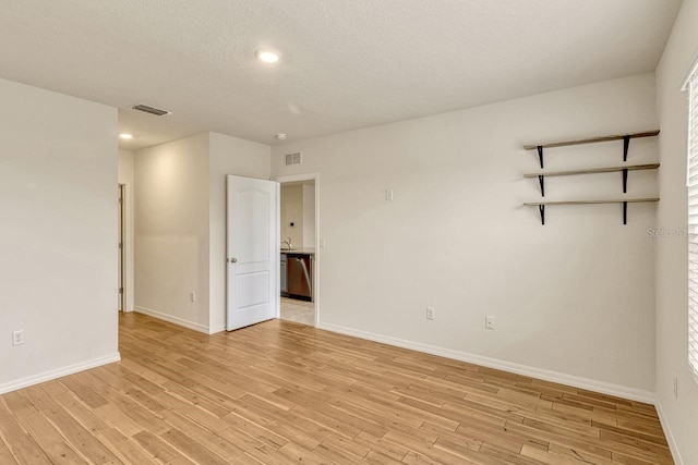 868 Brooklet Dr, Davenport, FL 33837 - unfurnished room with light wood-style floors, baseboards, recessed lighting, and a textured ceiling