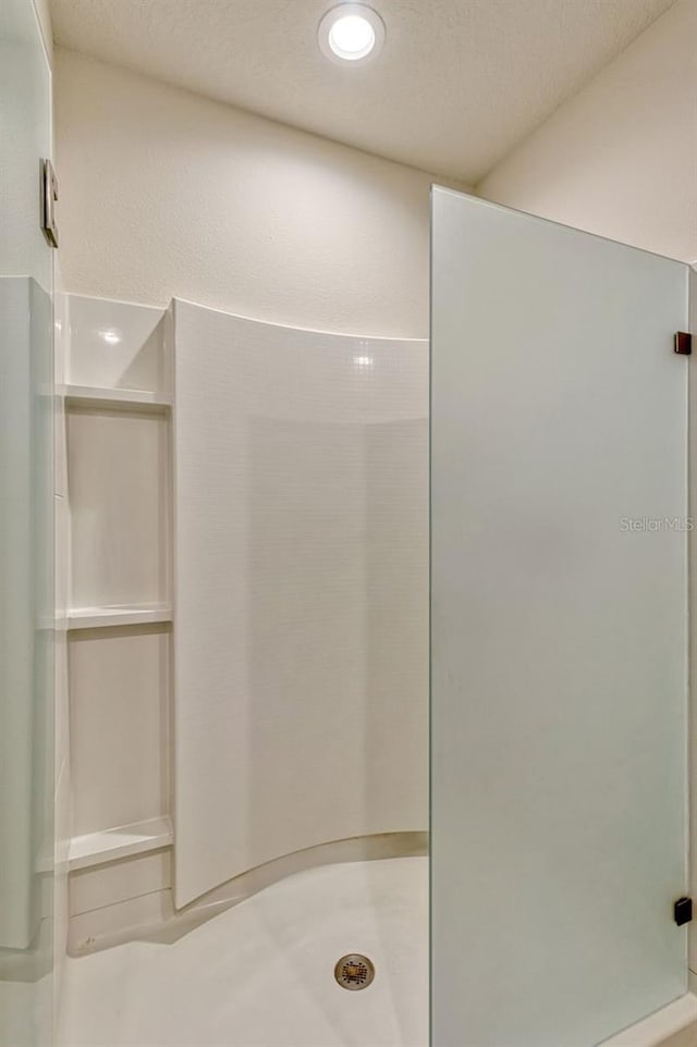 868 Brooklet Dr, Davenport, FL 33837 - full bathroom with walk in shower and recessed lighting