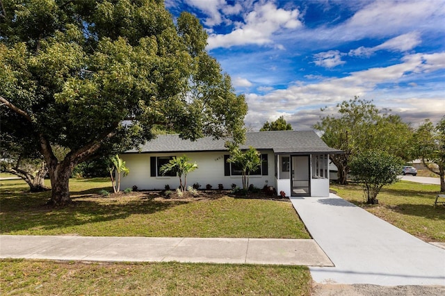 1403 Cummings Ave, Avon Park, FL 33825 - view of front of home featuring a front yard, concrete driveway, and a shingled roof