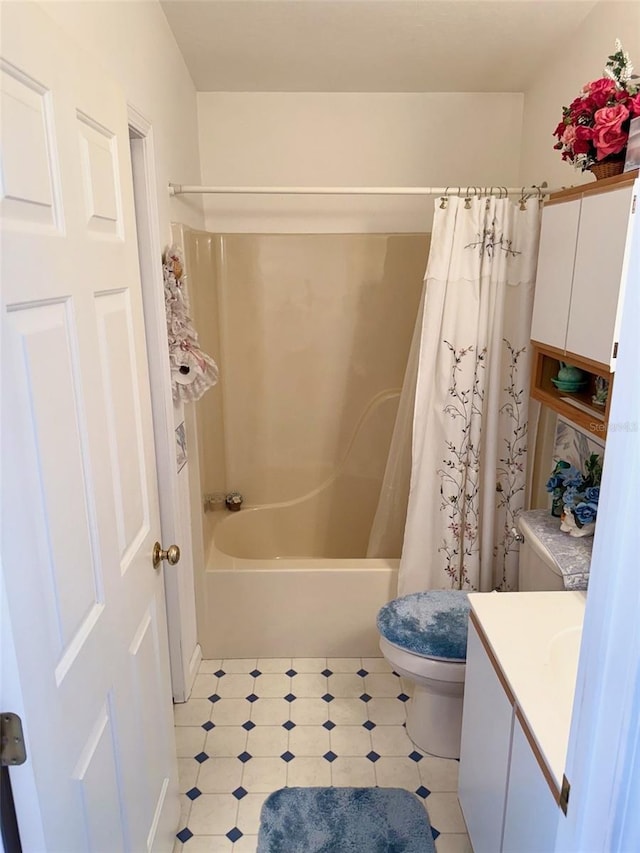 204 Holland St, Lake Wales, FL 33859 - full bathroom featuring shower / bath combination with curtain, vanity, toilet, and tile patterned floors