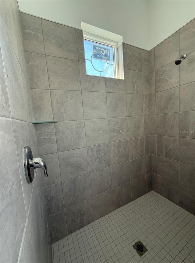 931 Azalea Walk Cir, Deland, FL 32724 - bathroom featuring tiled shower
