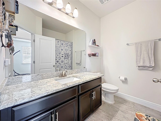 3184 Pinenut Dr, Apopka, FL 32712 - full bath with toilet, vanity, and baseboards