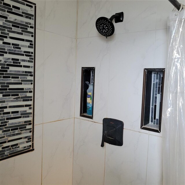 8539 Clematis Ln, Orlando, FL 32819 - bathroom view of tiled shower and a fire extinguisher