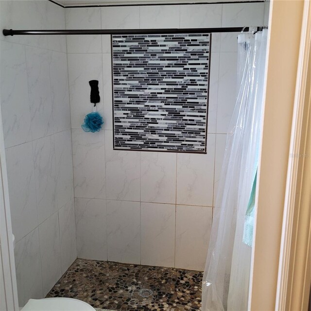 8539 Clematis Ln, Orlando, FL 32819 - full bathroom with tiled shower and toilet