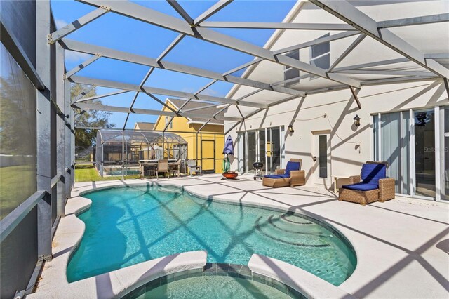 558 Cadiz Loop, Davenport, FL 33837 - view of pool with a patio area, a pool with connected hot tub, and a lanai