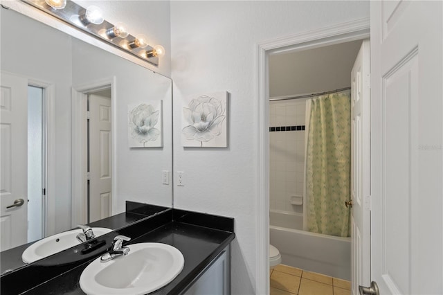 558 Cadiz Loop, Davenport, FL 33837 - full bathroom featuring vanity, tile patterned flooring, toilet, and shower / bath combo