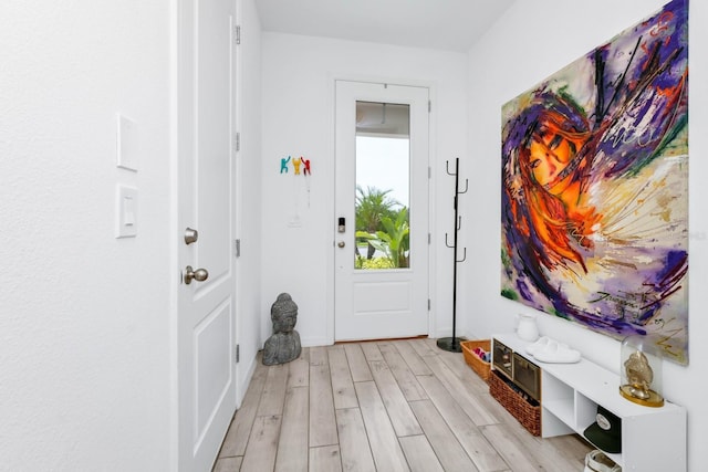 652 Benoi Dr, Davenport, FL 33896 - foyer featuring light wood-style floors and baseboards