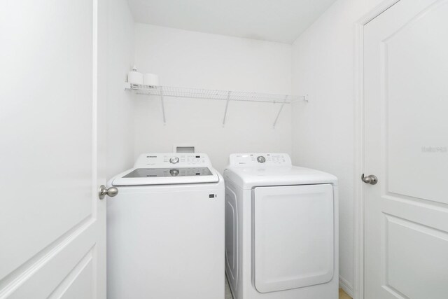 652 Benoi Dr, Davenport, FL 33896 - washroom with washing machine and dryer