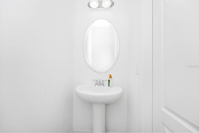 652 Benoi Dr, Davenport, FL 33896 - view of bathroom