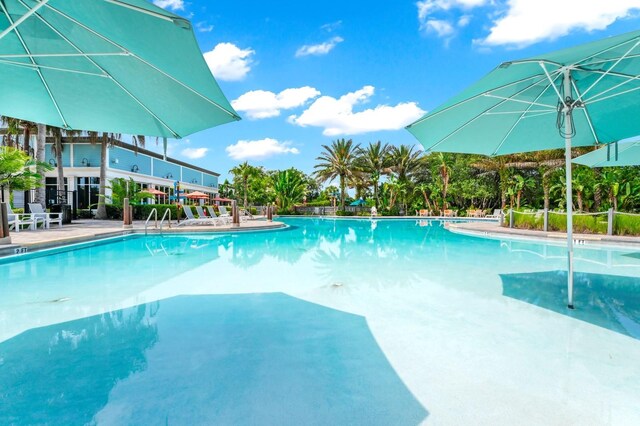 652 Benoi Dr, Davenport, FL 33896 - view of community pool
