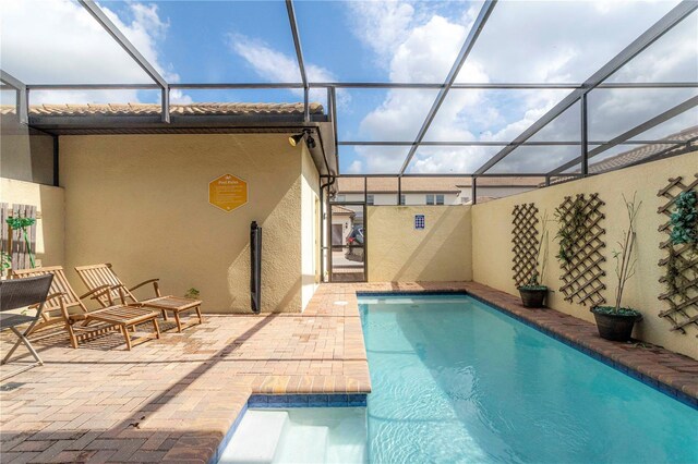1979 Majorca Dr, Kissimmee, FL 34747 - outdoor pool with a patio area and glass enclosure