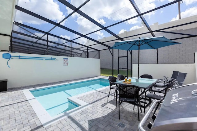 271 Jetty Way, Davenport, FL 33897 - swimming pool with a patio area, outdoor dining space, and a lanai