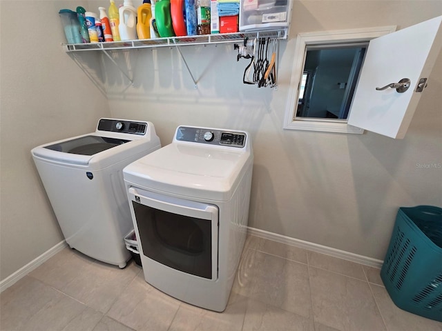 6129 Citrus Grove Ct, Saint Cloud, FL 34771 - laundry room featuring washing machine and dryer, baseboards, and tile patterned flooring
