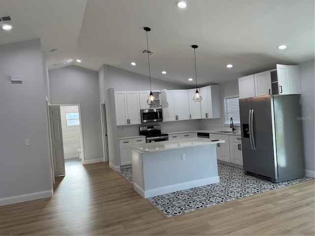 468 Marion Oaks Blvd, Ocala, FL 34473 - kitchen featuring stainless steel appliances, a sink, a center island, white cabinets, and light countertops