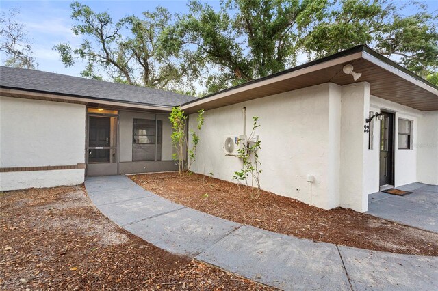 22 Hillcrest Dr, Babson Park, FL 33827 - doorway to property featuring stucco siding and roof with shingles