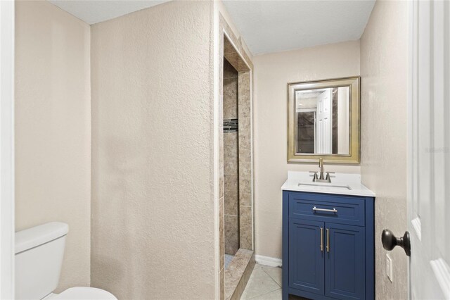22 Hillcrest Dr, Babson Park, FL 33827 - bathroom featuring tiled shower, toilet, tile patterned floors, vanity, and a textured wall