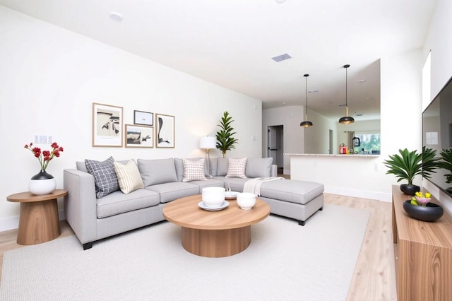 25 W 7th St, Apopka, FL 32703 - living area with light wood-style floors and baseboards