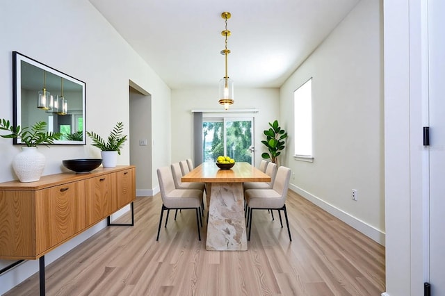 25 W 7th St, Apopka, FL 32703 - dining area featuring light wood-type flooring and baseboards