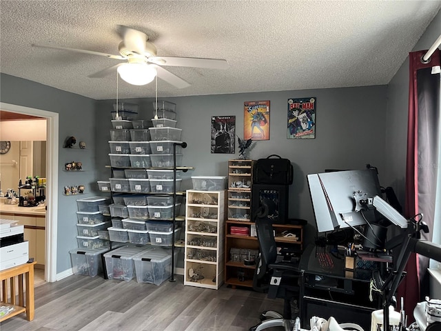707 Carpenters Way Unit 50, Lakeland, FL 33809 - home office with ceiling fan, wood finished floors, and a textured ceiling