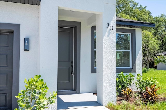 33 W 7th St, Apopka, FL 32703 - view of exterior entry with stucco siding