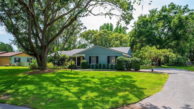 1202 Marshall Ct, Eustis, FL 32726 - ranch-style home with a front lawn