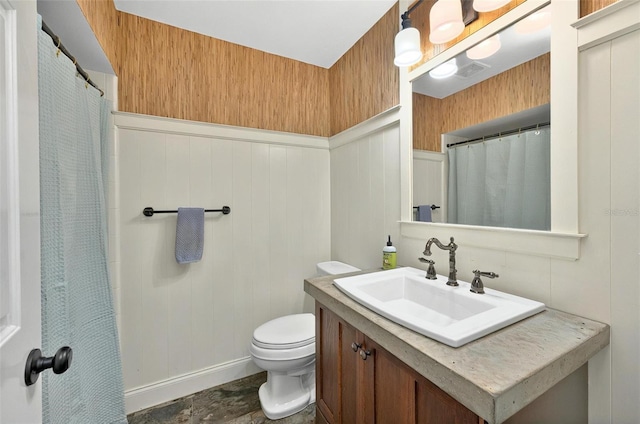1202 Marshall Ct, Eustis, FL 32726 - full bathroom with vanity, toilet, wainscoting, and baseboards