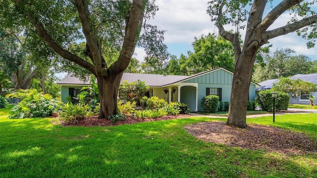 1202 Marshall Ct, Eustis, FL 32726 - ranch-style home featuring a front lawn
