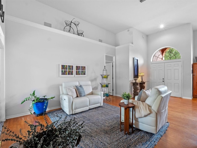 3518 Edlingham Ct, Belle Isle, FL 32812 - living room featuring light wood-type flooring, a high ceiling, baseboards, and recessed lighting