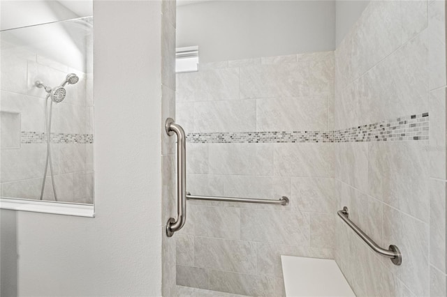 5641 Oak Knoll Dr, Saint Cloud, FL 34771 - bathroom featuring a tile shower