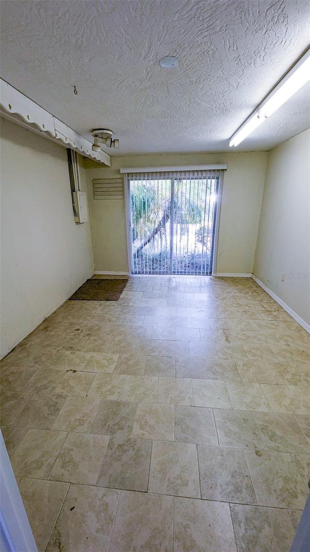2928 NE 14th Ave, Ocala, FL 34479 - unfurnished room with a textured ceiling and baseboards