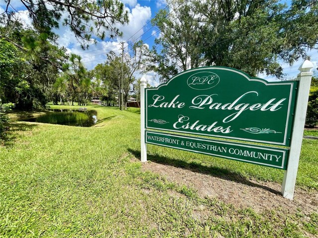 3565 E Lake Dr, Land O Lakes, FL 34639 - community / neighborhood sign featuring a lawn