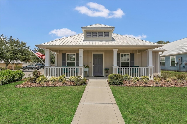 106 Turtle Run, Umatilla, FL 32784 - bungalow-style house featuring a porch, board and batten siding, and a front lawn