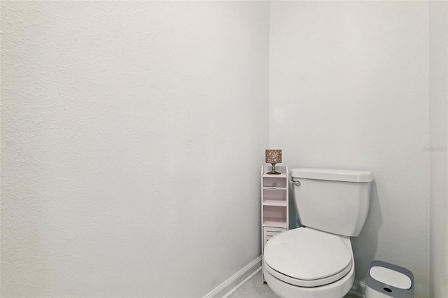 700 Trotters Dr, Eagle Lake, FL 33839 - bathroom featuring baseboards and toilet