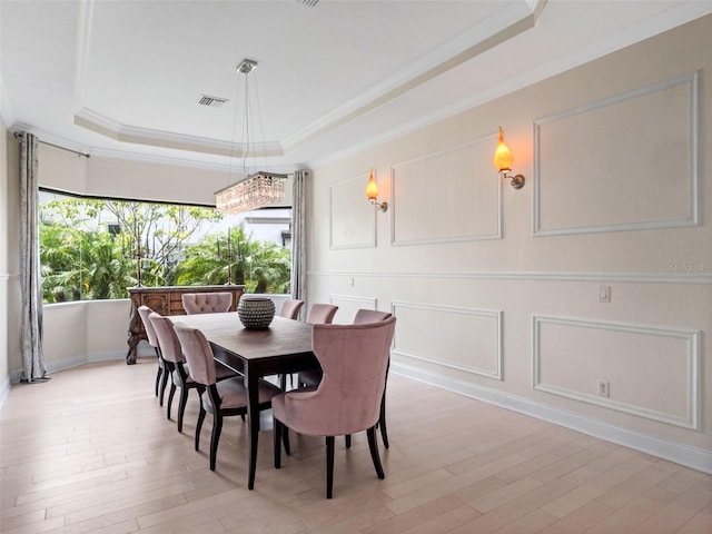 4071 Isabella Cir, Windermere, FL 34786 - dining room featuring a tray ceiling, ornamental molding, baseboards, and light wood-style flooring