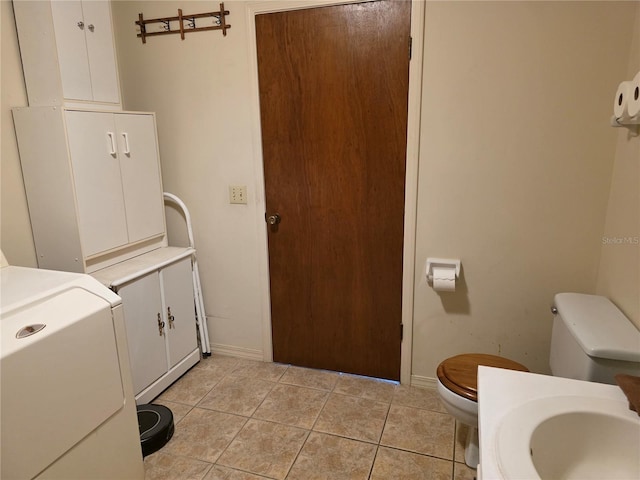 579 Rockingham Rd, Orange Park, FL 32073 - laundry room with baseboards, washer / dryer, and light tile patterned flooring