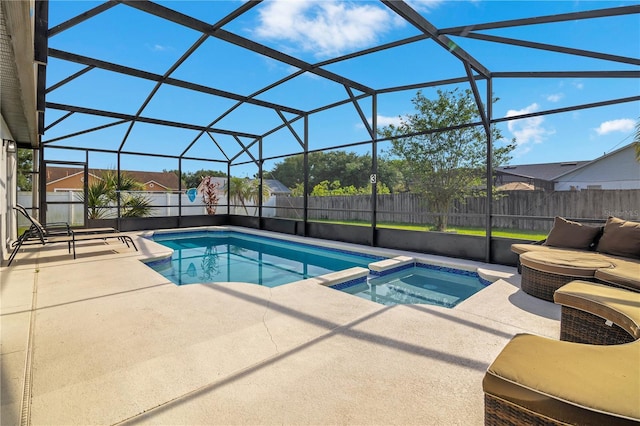 2406 Placid Way, Kissimmee, FL 34758 - view of swimming pool with a patio area, a fenced backyard, a pool with connected hot tub, and a lanai