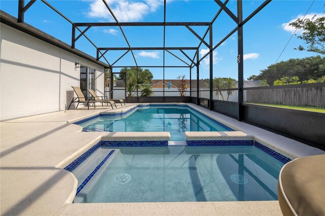2406 Placid Way, Kissimmee, FL 34758 - view of swimming pool featuring a patio area, a pool with connected hot tub, and a lanai