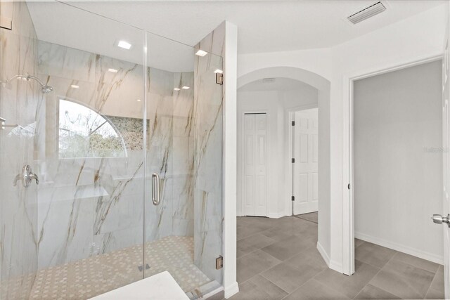 14927 Faversham Cir, Orlando, FL 32826 - full bathroom featuring a marble finish shower and baseboards