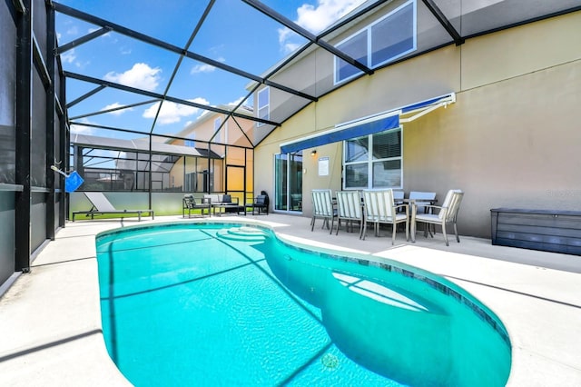 2209 Crofton Ave, Davenport, FL 33837 - swimming pool with a patio area and glass enclosure