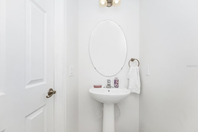 2209 Crofton Ave, Davenport, FL 33837 - view of bathroom