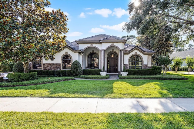 190 Osprey Hammock Trl, Sanford, FL 32771 - view of front facade featuring stucco siding, a front lawn, and stone siding